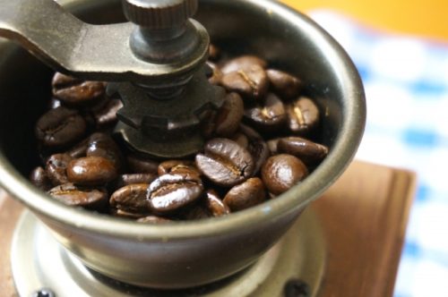 コーヒー豆を挽くミルがない ダイソーにある 代用はミキサーやすり鉢 ブレンダーでできるのか Luanatimes